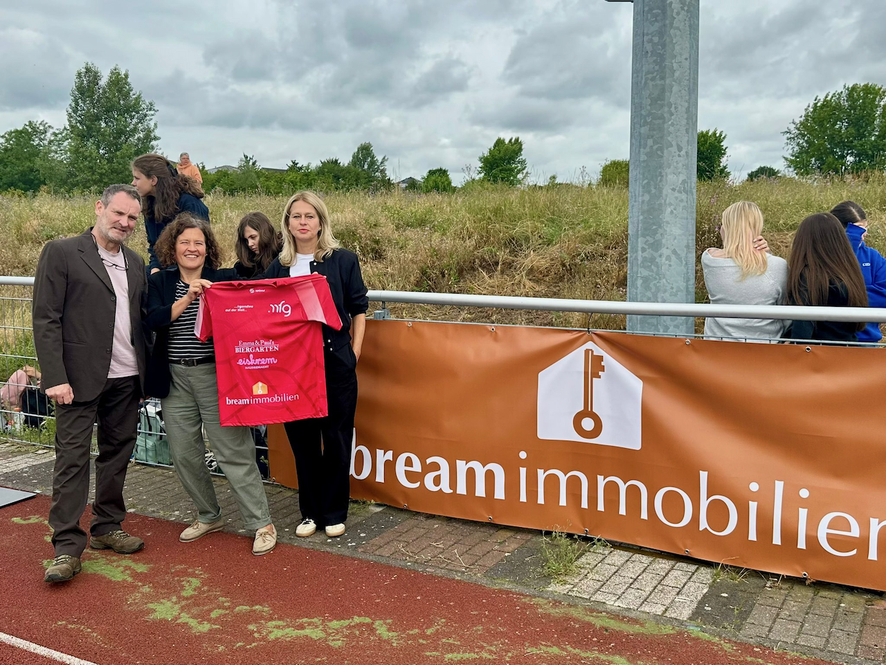 Team Bream Immobilien am Fußballplatz