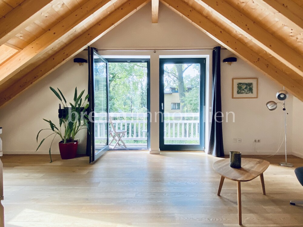 großzügiges Zimmer OG